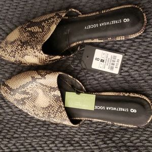 Pointed toe flat mules size 8